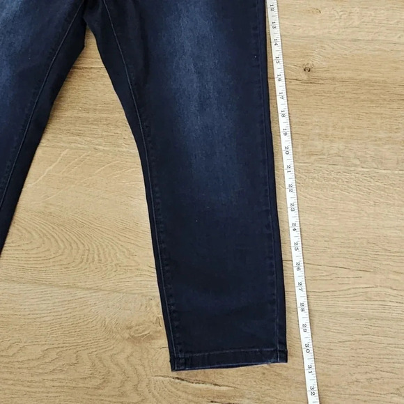 High Rise Capri - Picture 7 of 10